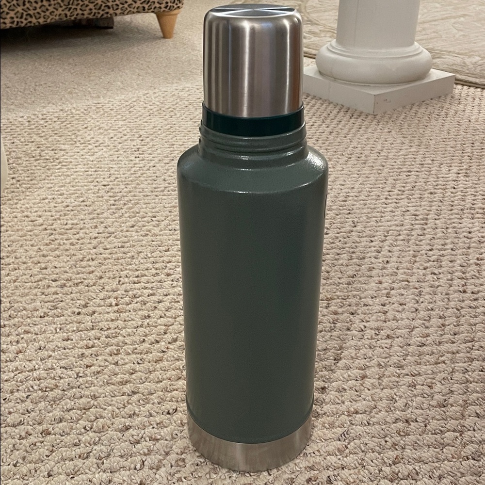 Stanley Half Gallon Thermos Green 64 ounces - Picture 4 of 12